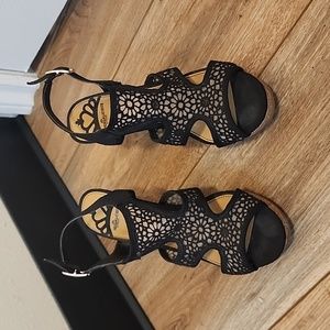 Fergalicious by Fergie - heels - no size tag but more like 6